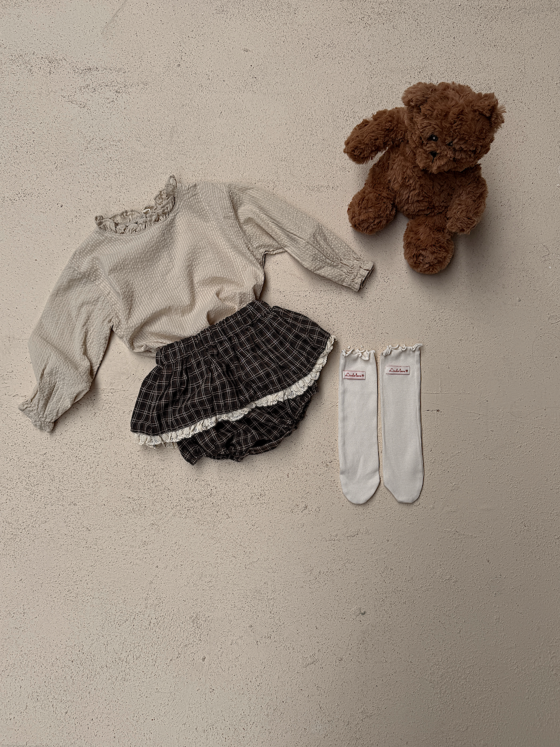 Chaussettes Gali - écrues à écritures rouges