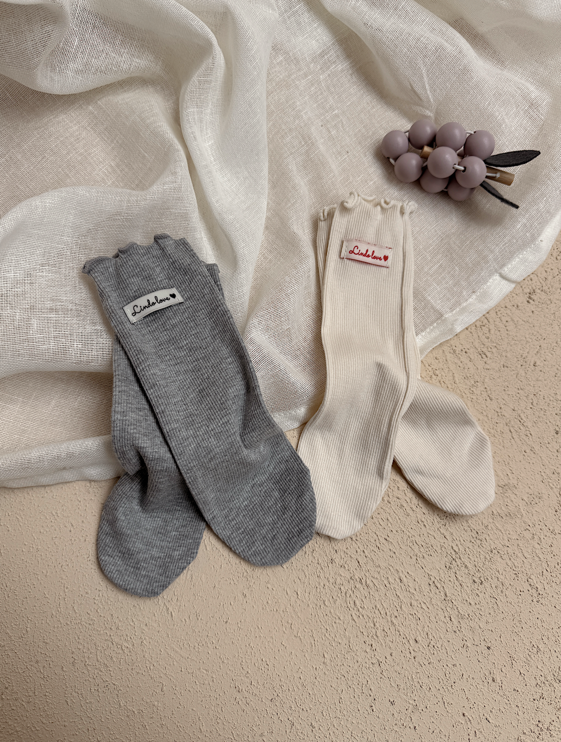 Chaussettes Gali - grises à écritures blanches