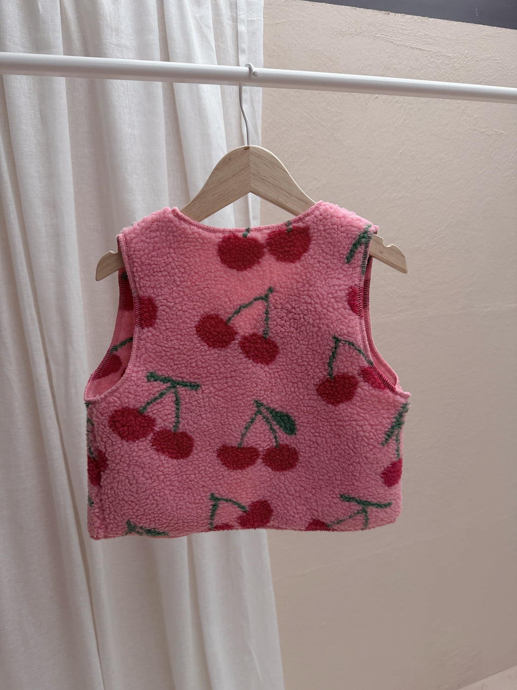 Gilet Flo - rose à motif cerise