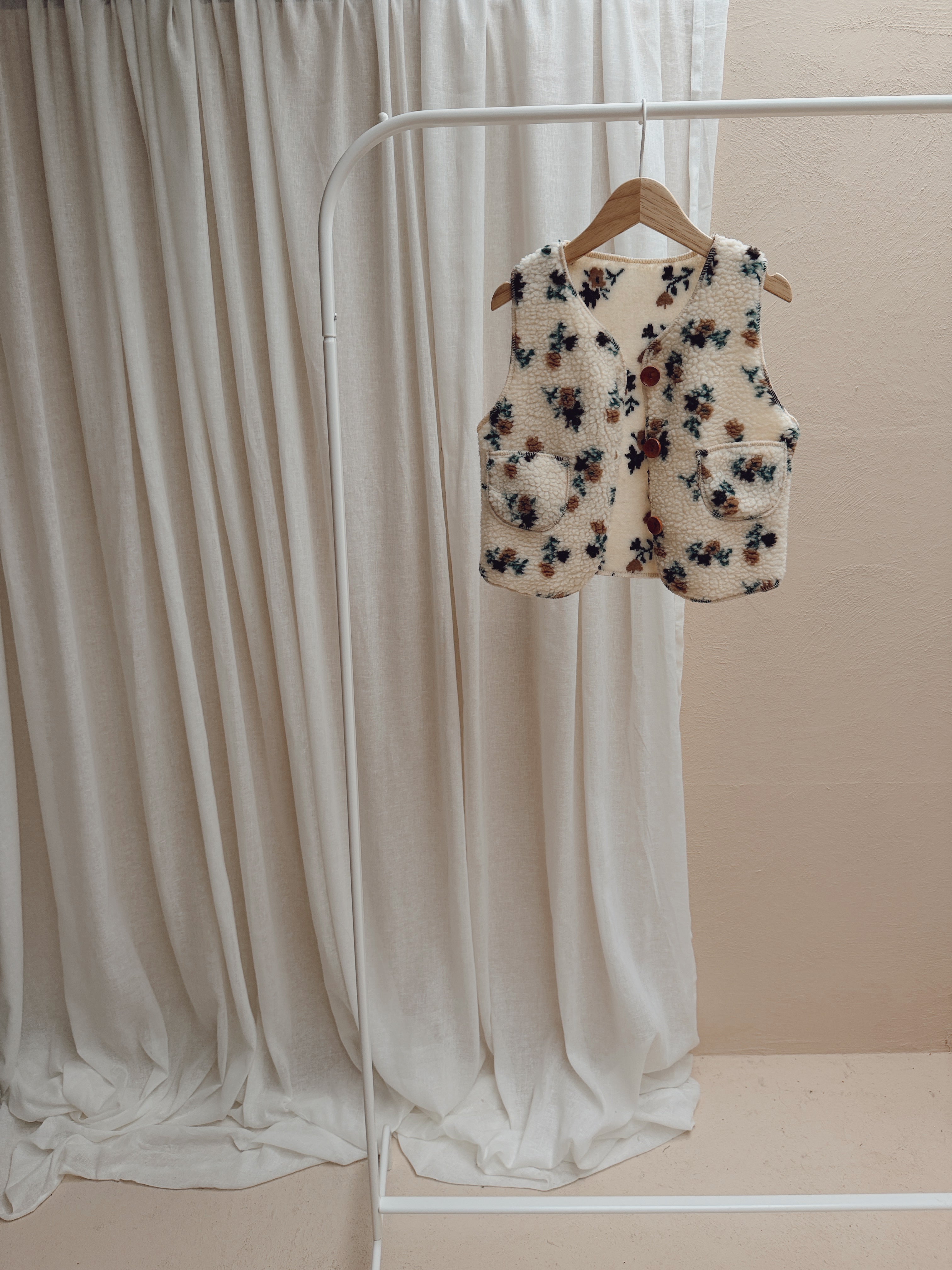 Gilet Flo - écru à motif fleuri