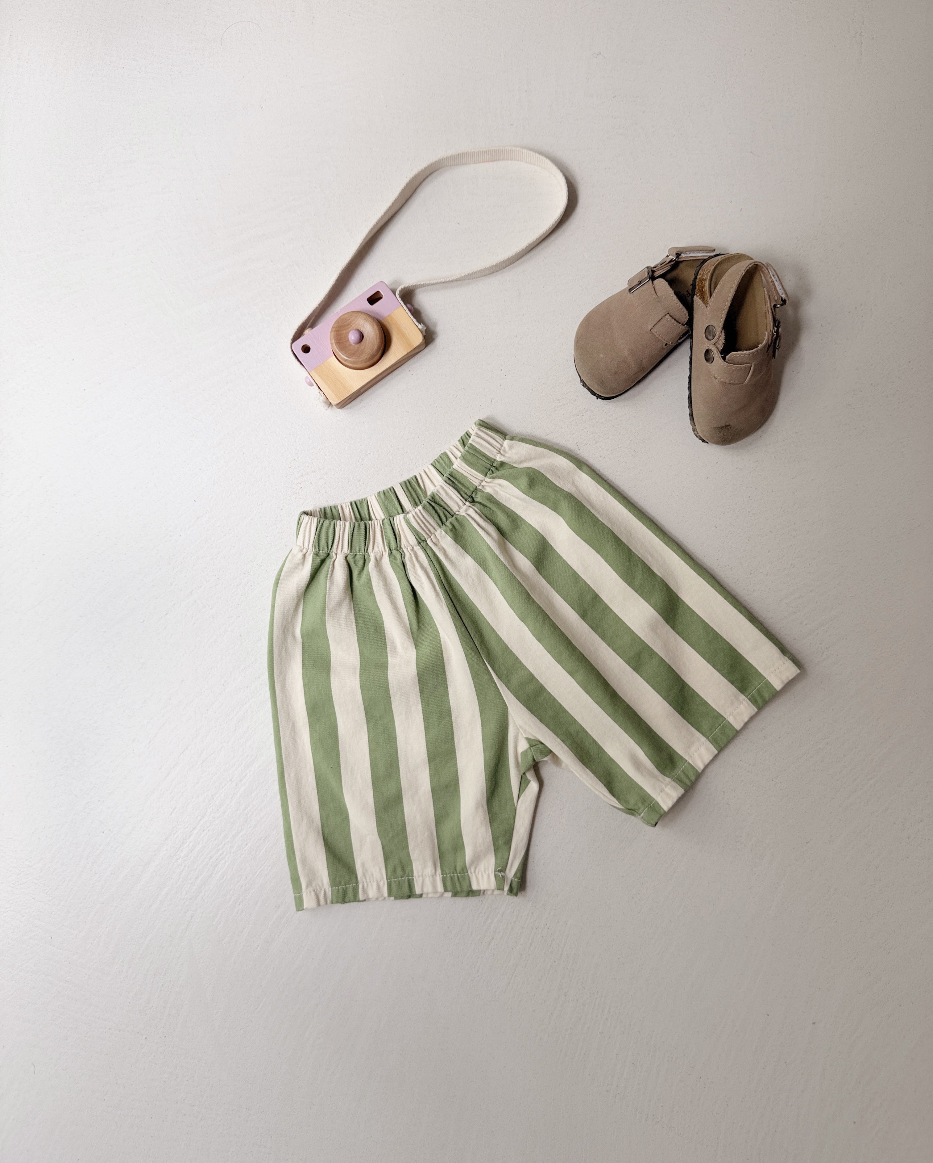 Gaston Shorts - green with stripes