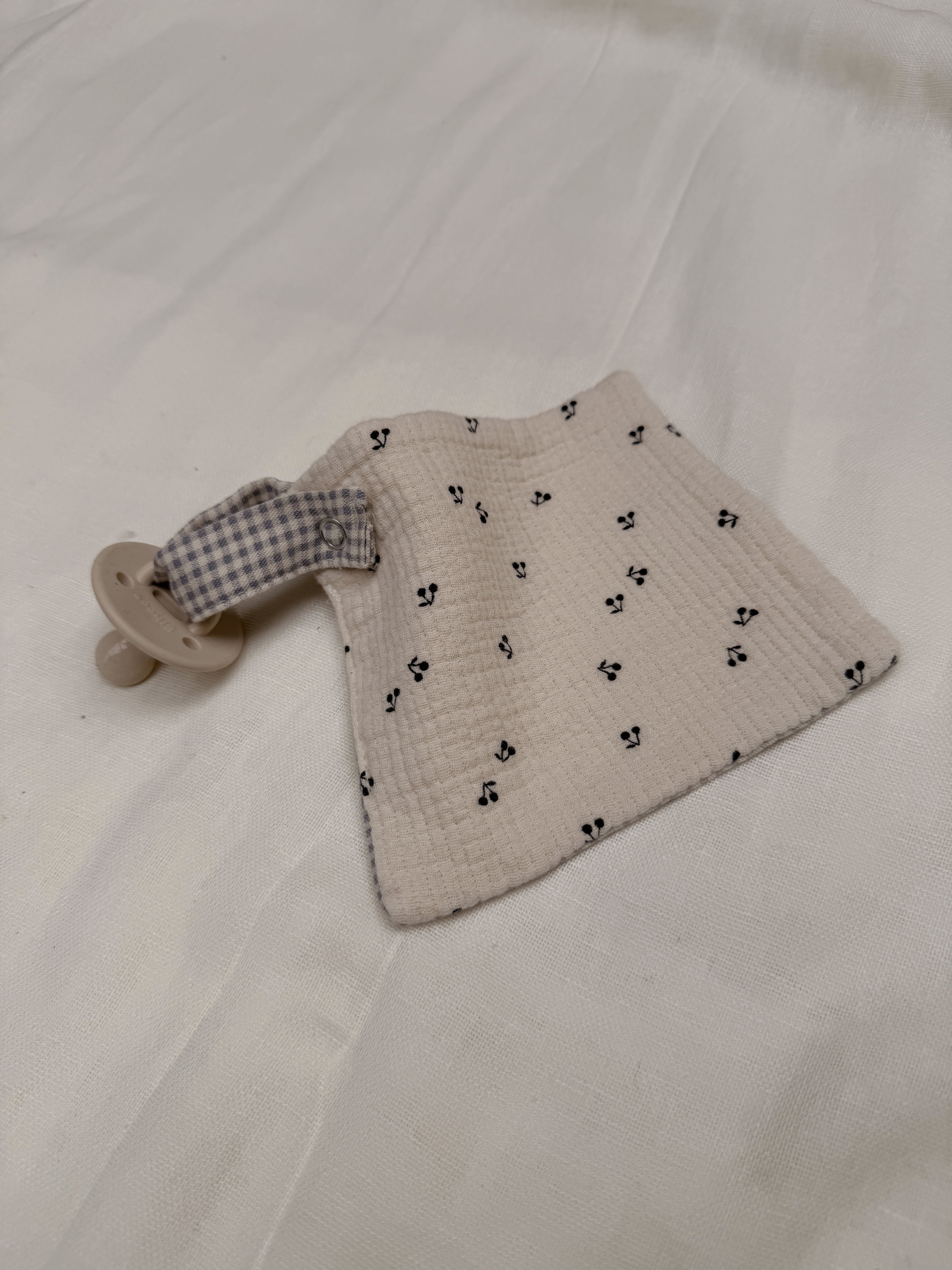 Attache tétine - bleu à motifs