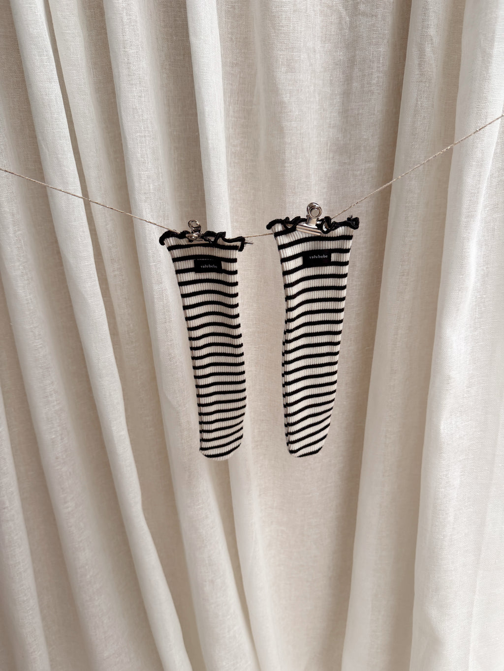 Chaussettes Lila - écrue à lignes noires