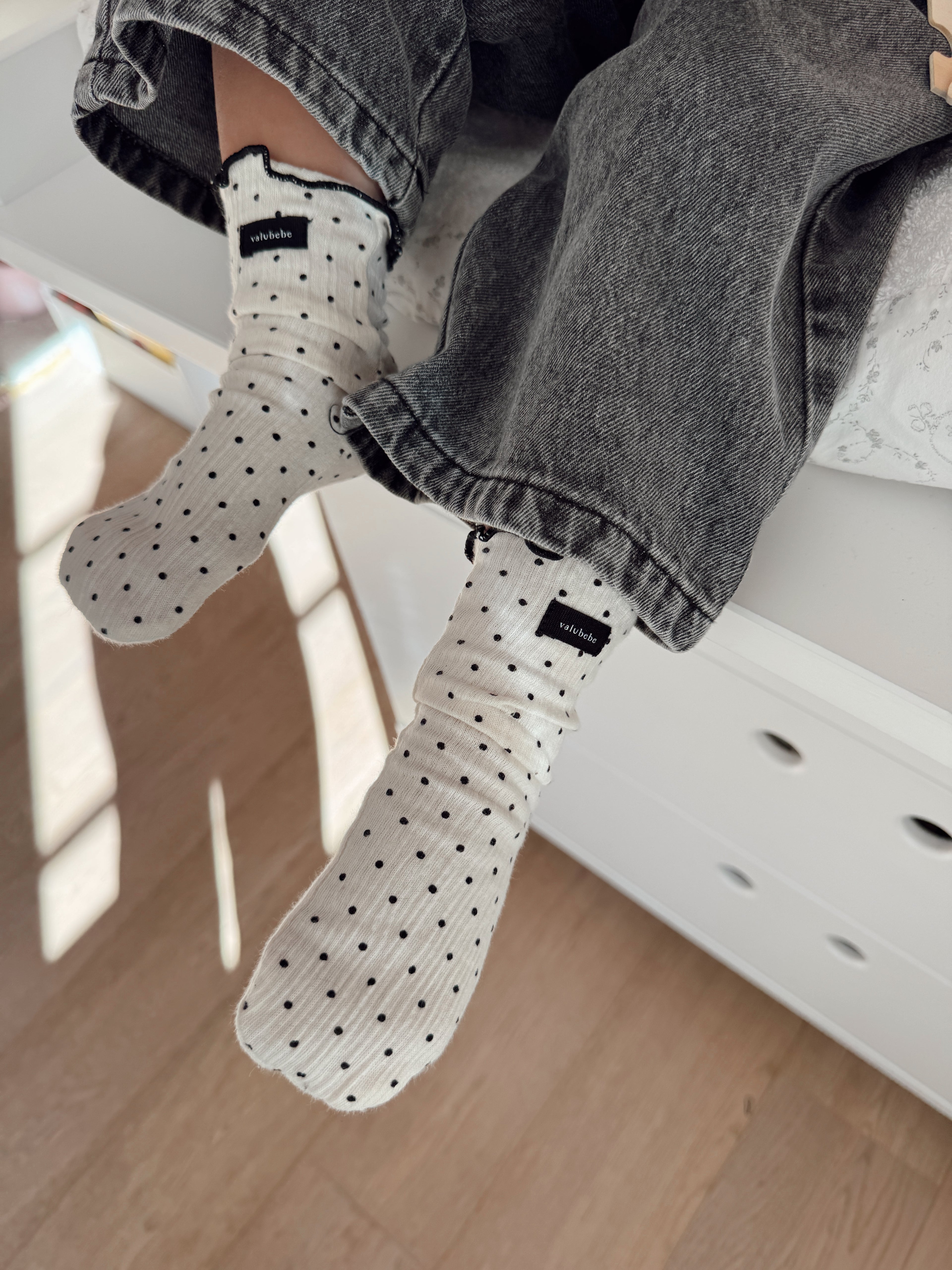 Chaussettes Lila - écrue à pois noirs