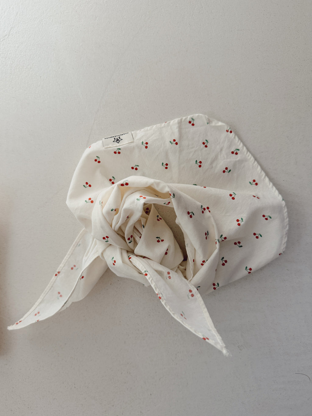 Foulard Cerises - écru à motif
