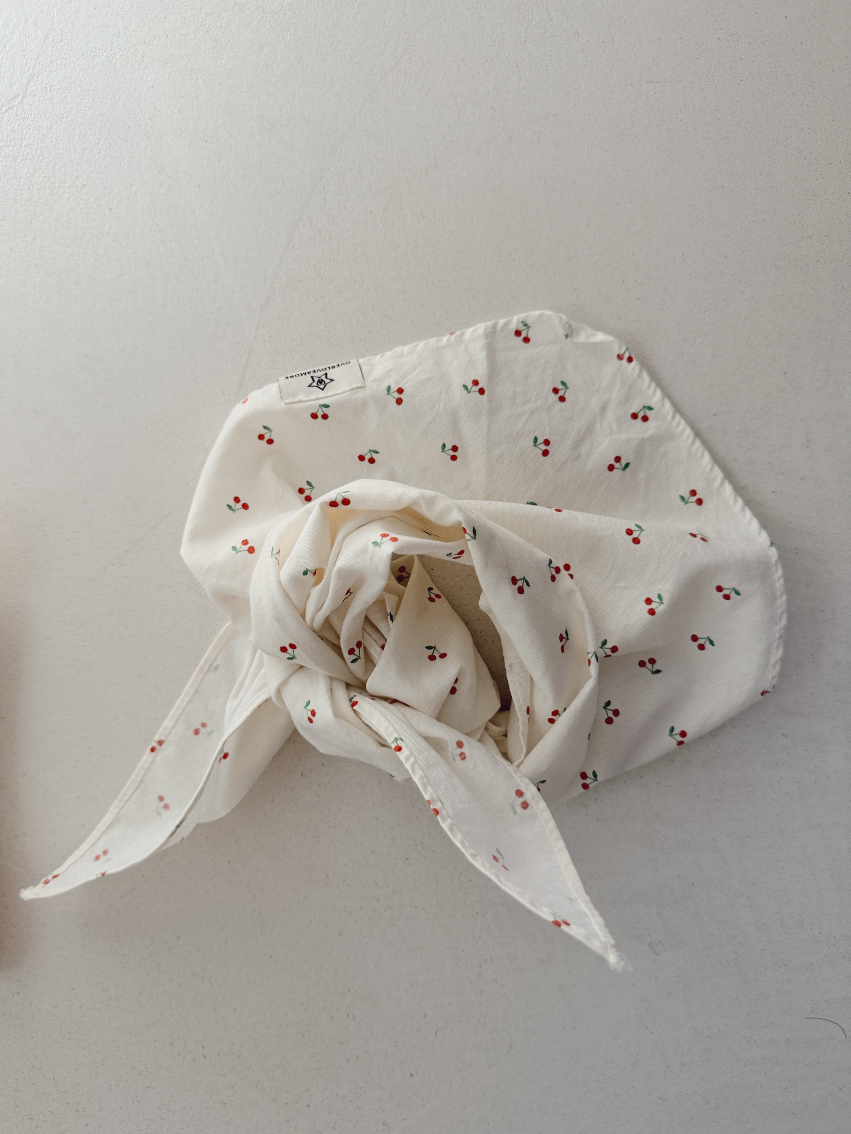 Foulard Cerises - écru à motif